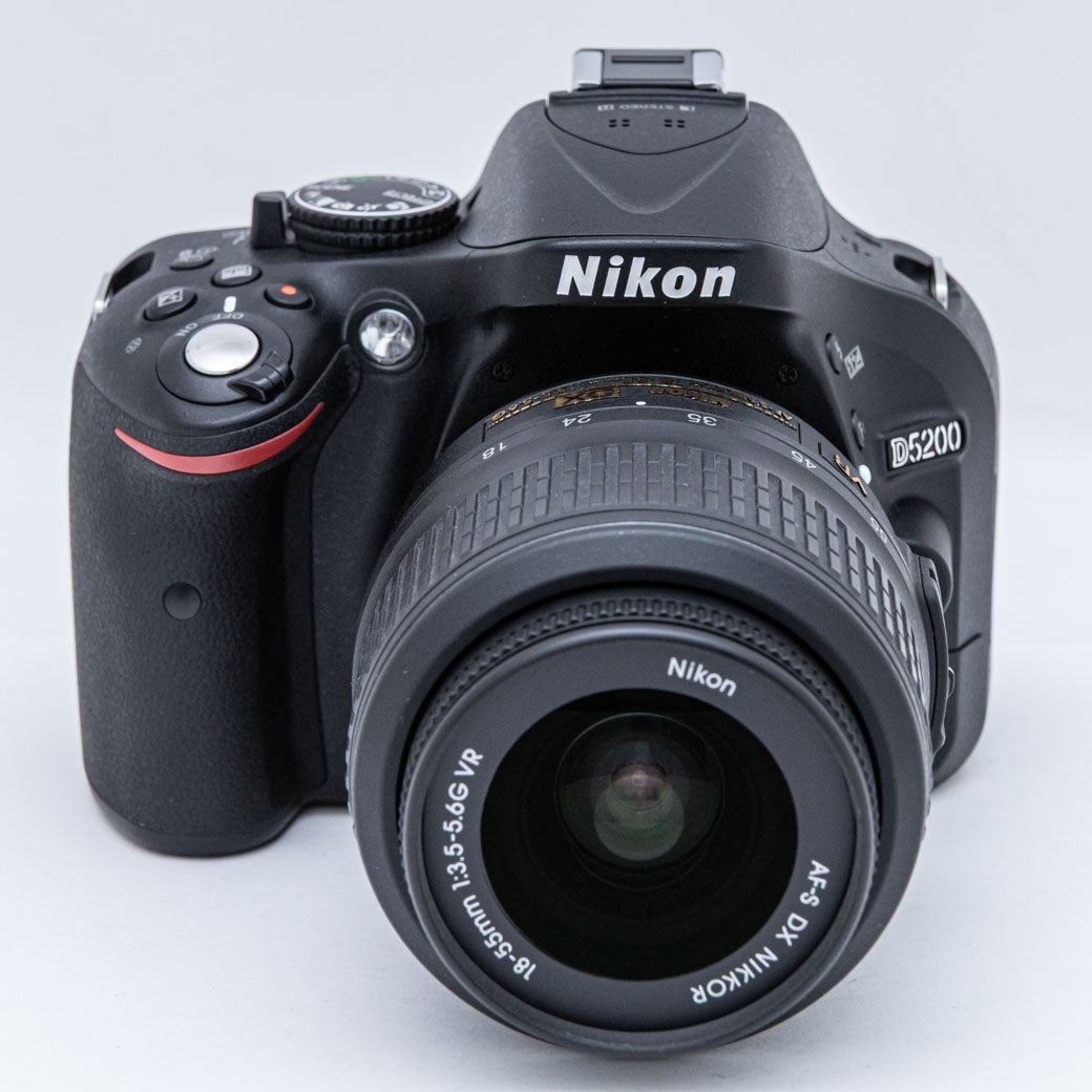 Nikon D5200, AF-S DX 18-55mm F3.5-5.6 VR