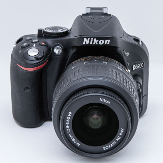 Nikon D5200, AF-S DX 18-55mm F3.5-5.6 VR