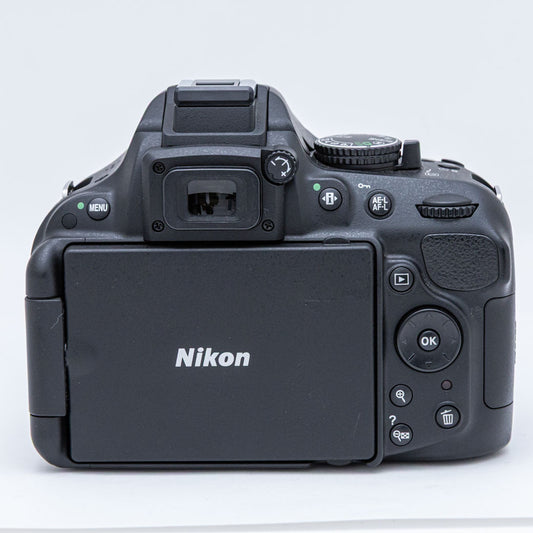Nikon D5200, AF-S DX 18-55mm F3.5-5.6 VR