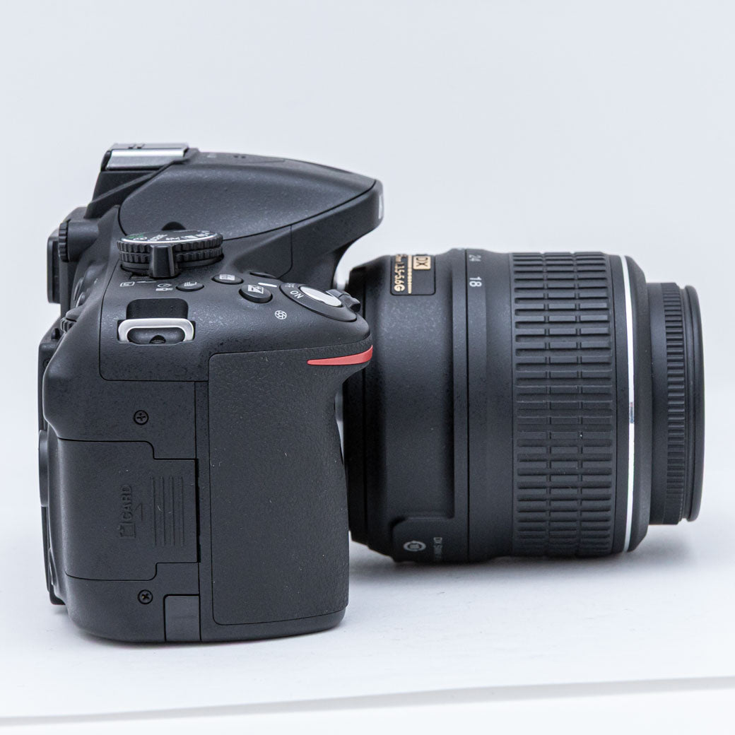Nikon D5200, AF-S DX 18-55mm F3.5-5.6 VR