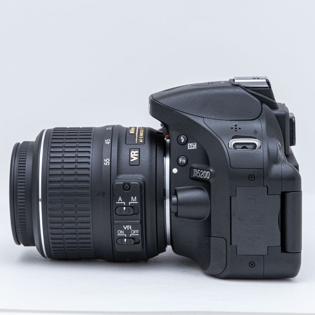 Nikon D5200, AF-S DX 18-55mm F3.5-5.6 VR