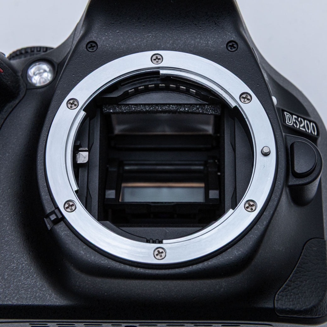 Nikon D5200, AF-S DX 18-55mm F3.5-5.6 VR