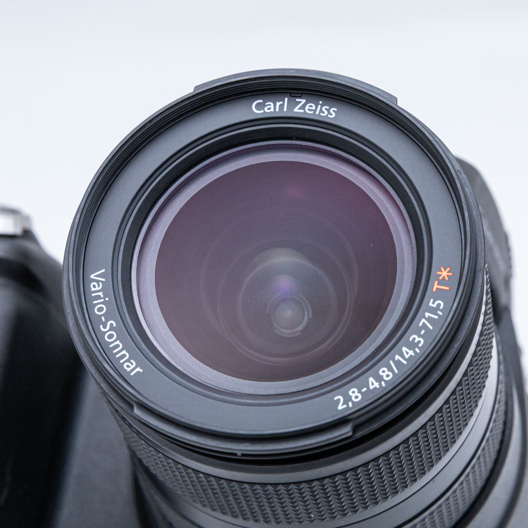 SONY DSC-R1