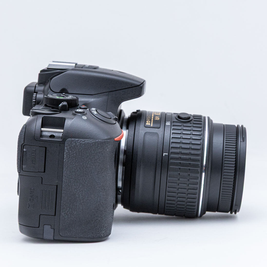 Nikon D5500, AF-S DX 18-55mm F3.5-5.6 G VR II